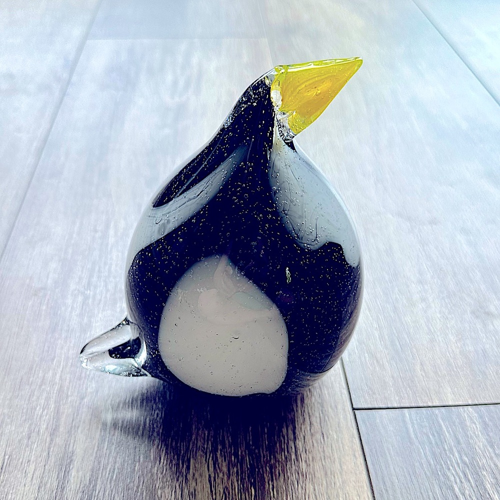Art Glass Penguin Figurine / Paperweight
